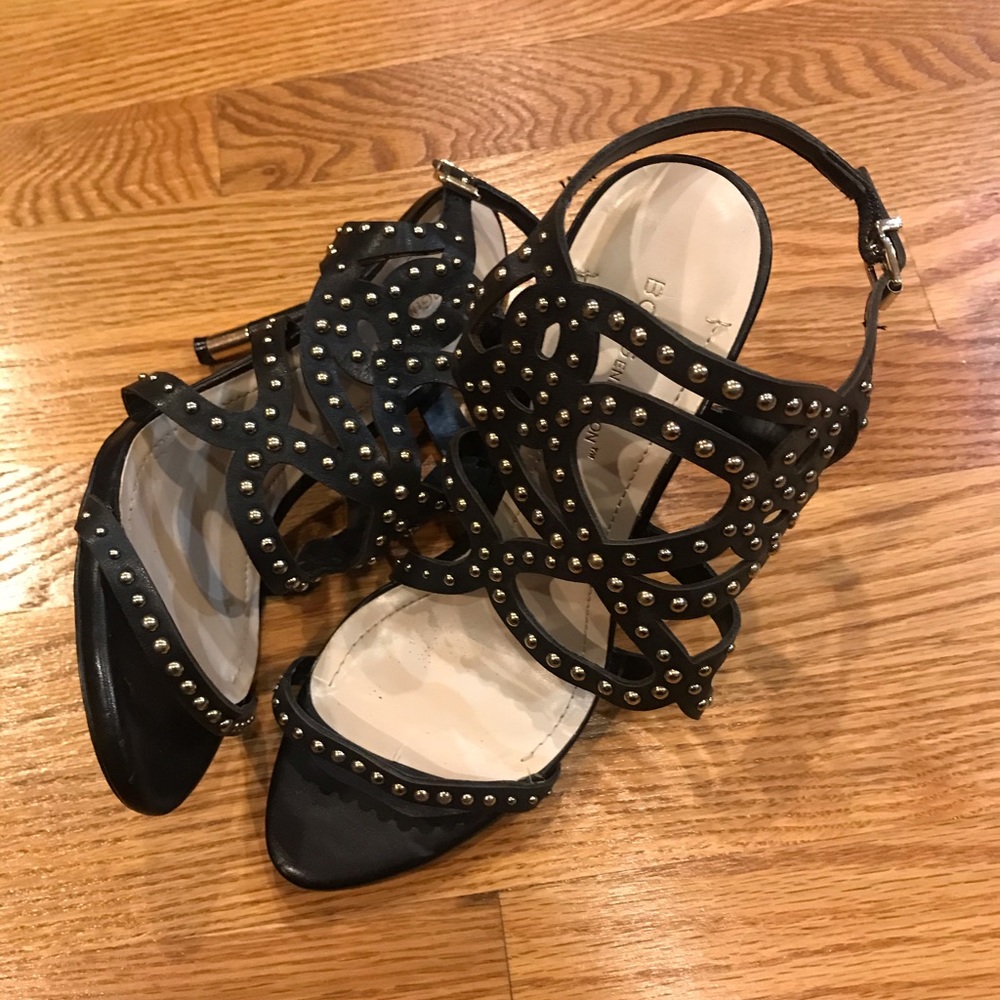 Shoes - Picture 4 of 5
